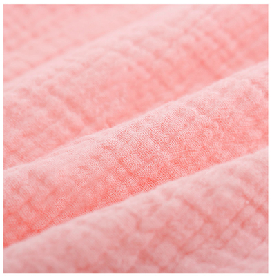 Drei Schichten der rosa weiche Baumwolle-Gauze Fabric Yarn Dyed 144X114 bequem