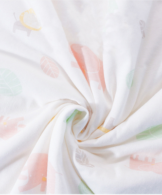 Statisches gesponnenes 6 Schicht-Gauze Fabric Strawberry And Flower-Antimuster