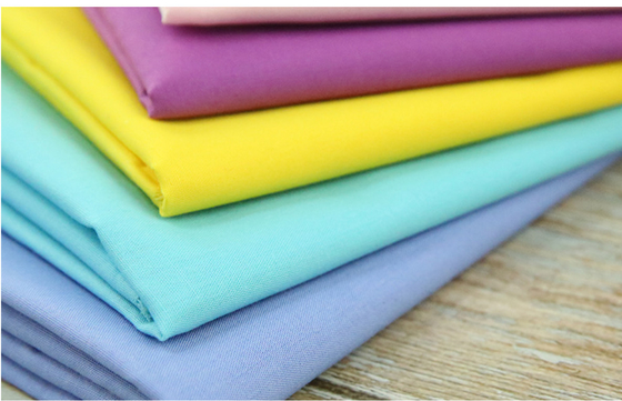 TC6535 einheitliche Polyester-Baumwolle gesponnenes Jacken-Hemd-Gewebe des Gewebe-130X 72 155GSM 32SX32S TC