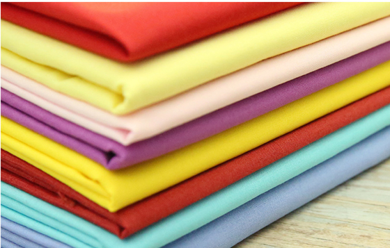 TC6535 einheitliche Polyester-Baumwolle gesponnenes Jacken-Hemd-Gewebe des Gewebe-130X 72 155GSM 32SX32S TC