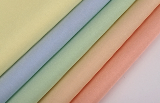 Verblassendes beständiges Popelin-Baumwoll-Hemd-Gewebe gefärbtes und Druck-40sX40s 133x100 130GSM