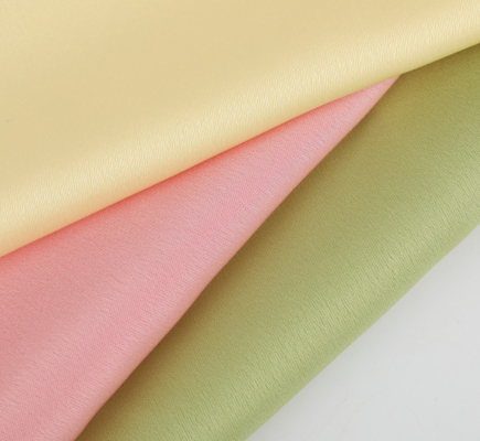 Minimal schrumpfendes Satingewebe für Bekleidung Weiches und bequemes Material