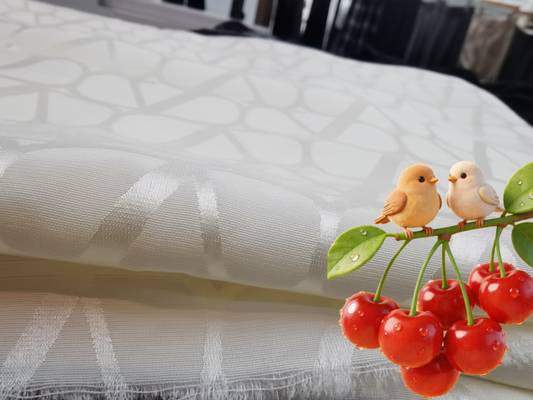 225 g/m², 50 % luxuriöser Jacquard-Anzugstoff aus einer Acetatmischung – Eleganz in Seidenoptik für moderne Damenbekleidung