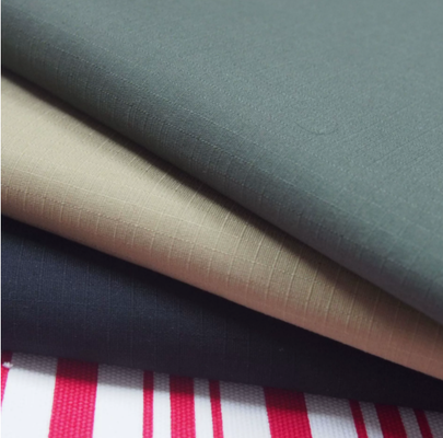 Anti-statische Gitter-Anti-Riss 150gm Arbeitskleidung Stoff CVC-Mischung für professionelle Uniformen