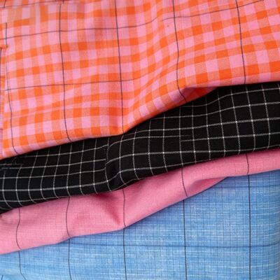 70% Polyester 27% Viskose 3% Elasthan 175 g/m² Garngefärbtes Karomuster für Anzüge, Stoff für Uniformen